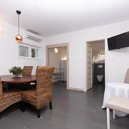 Haus In Mit Kostenlosem Parkplatz *