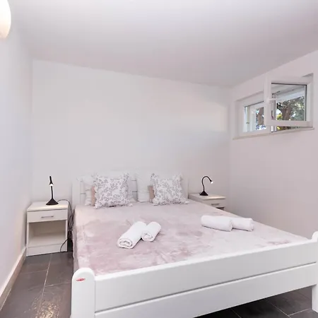 Holiday home Haus In Mit Kostenlosem Parkplatz Splitska